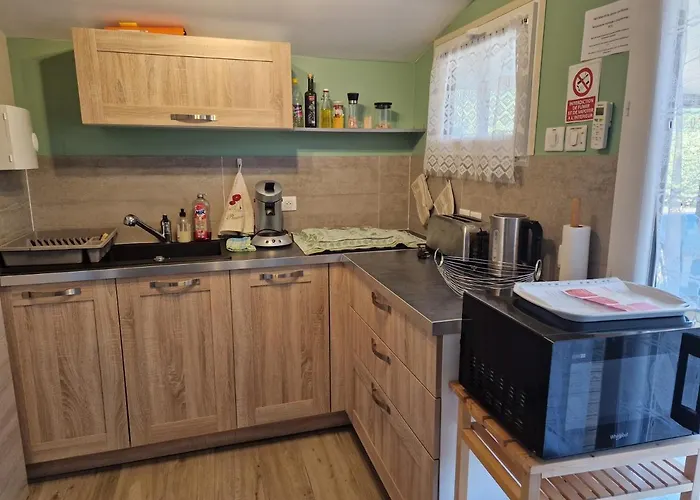 Chalet De 25 M2 Avec Jardin, Piscine Et Spa Uniquement Accessible En Juin Sept